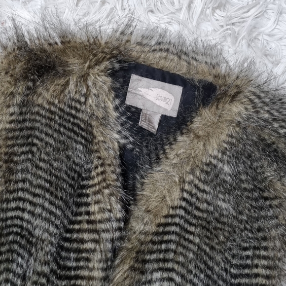 Faux fur chic vest - Picture 2 of 4